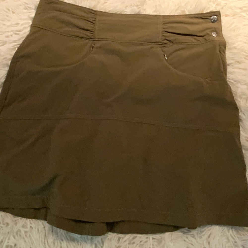 Athlete skirt in olive!